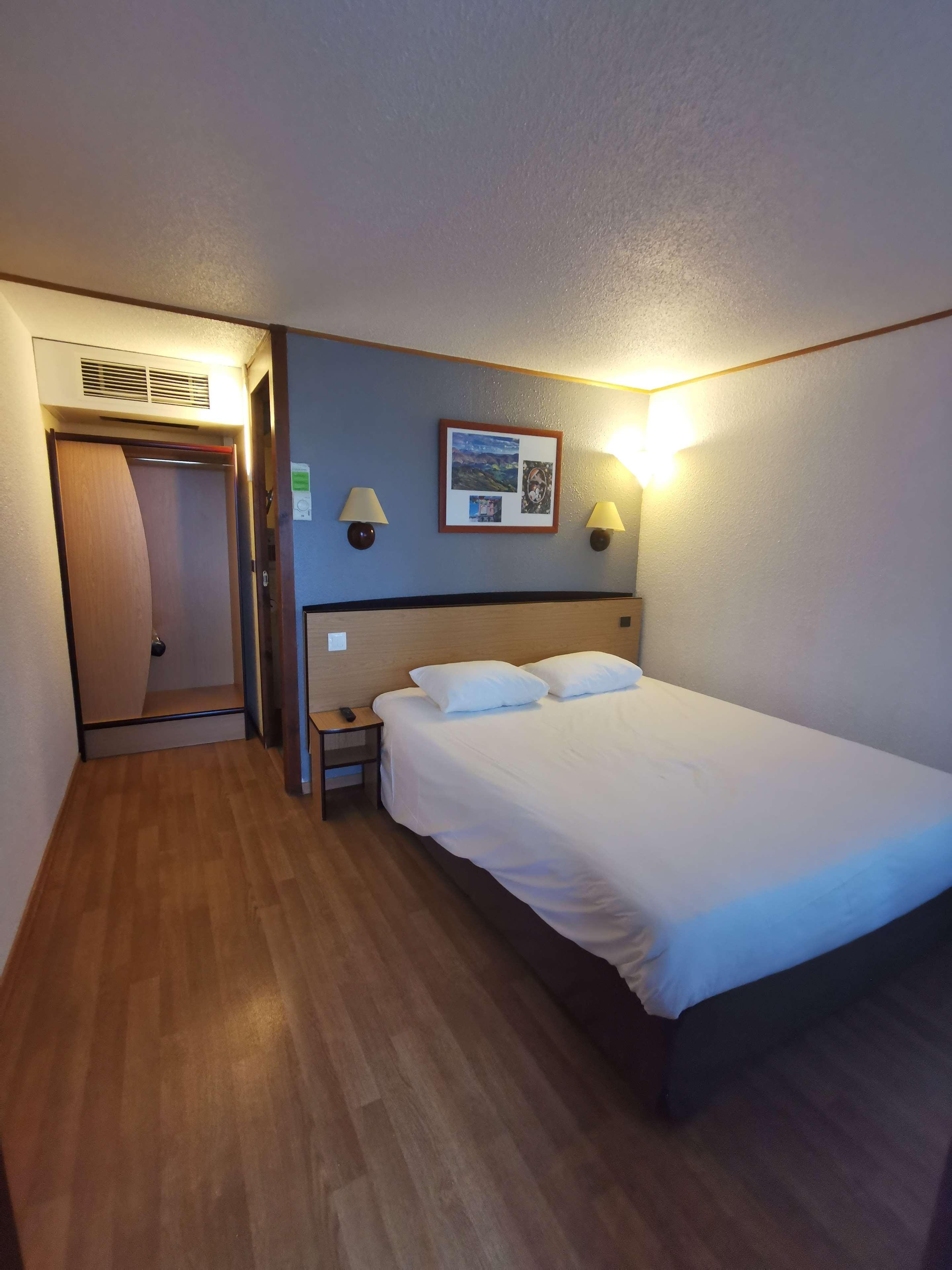 Hotel Restaurant Campanile Орийак Экстерьер фото